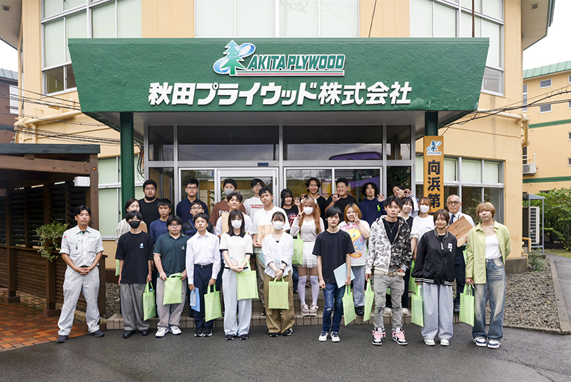 「秋田で働くこと」に理解深める 秋田明徳館高校が工場見学